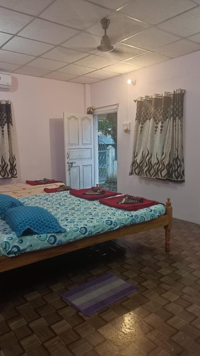 The Leisure Home Stay Shadipur Room photo